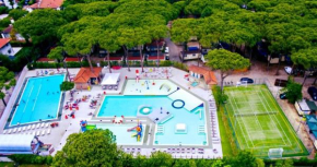 Отель DENA Chalets - Lido di Spina at the Beach  Лидо Ди Спина